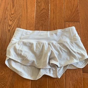 WHITE LULULEMON SPEEDUPS SIZE 2